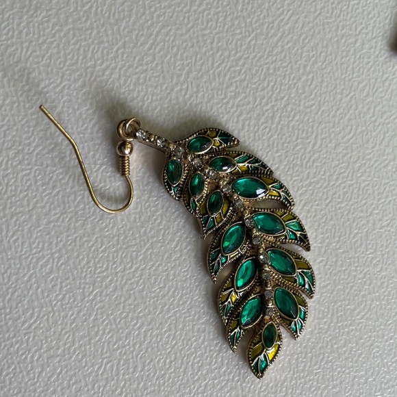 Eye Candy Los Angeles Natalie leaf earrings - Picture 4 of 7